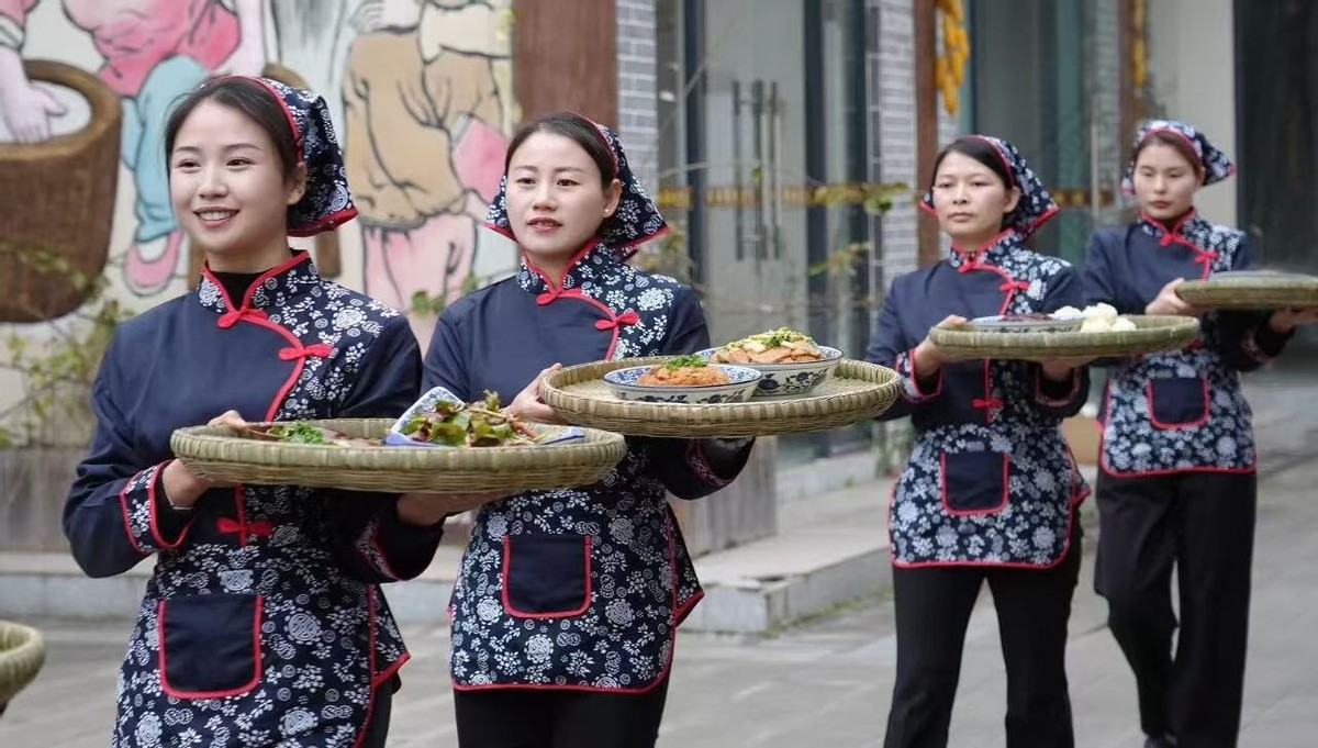 簸箕宴上菜
