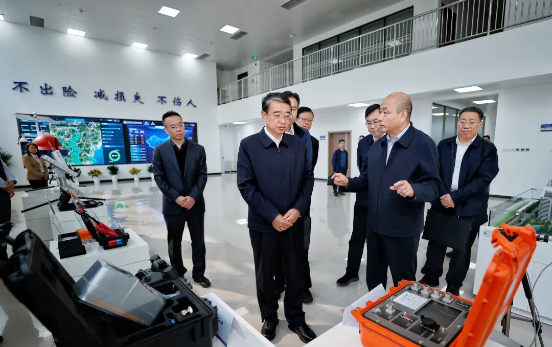 张成中到国家自然灾害防治研究院调研并参加院党委树立和践行正确政绩观学习教育读书班