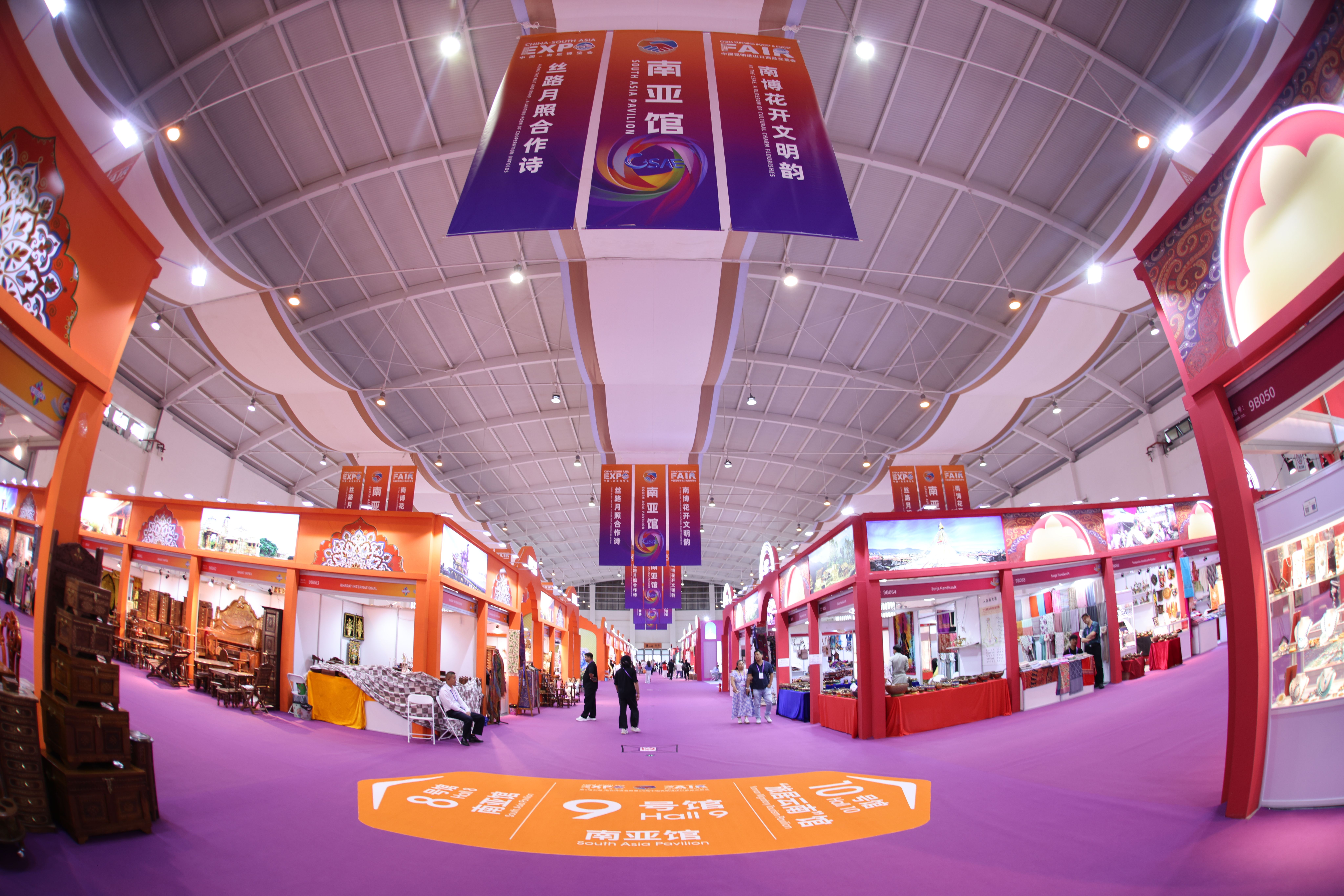 南博拾光，人民日报整版推介第十届南博会将在昆明举行_人民日报