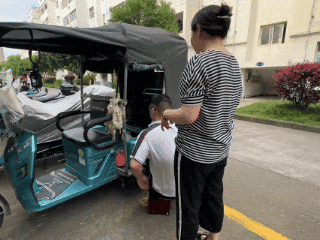 曾感动全网的“板凳男孩”,顺利完成高考!