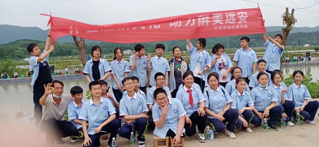 曾感动全网的“板凳男孩”,顺利完成高考!