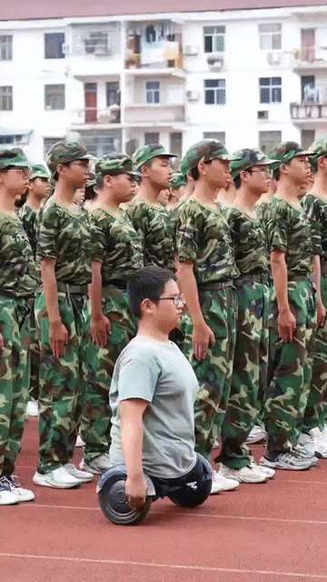 曾感动全网的“板凳男孩”,顺利完成高考!