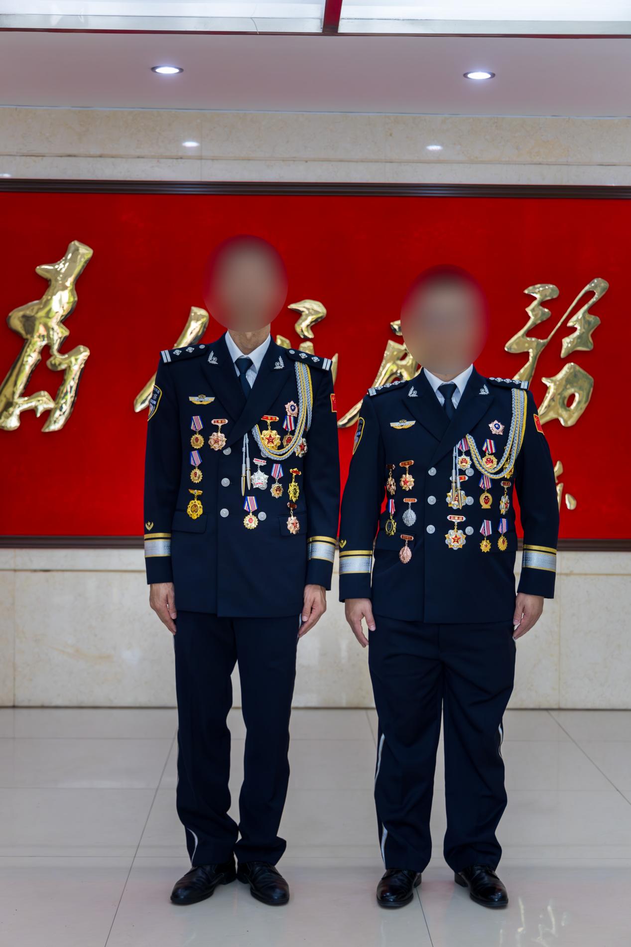 “忠勇”与“破冰”的合影