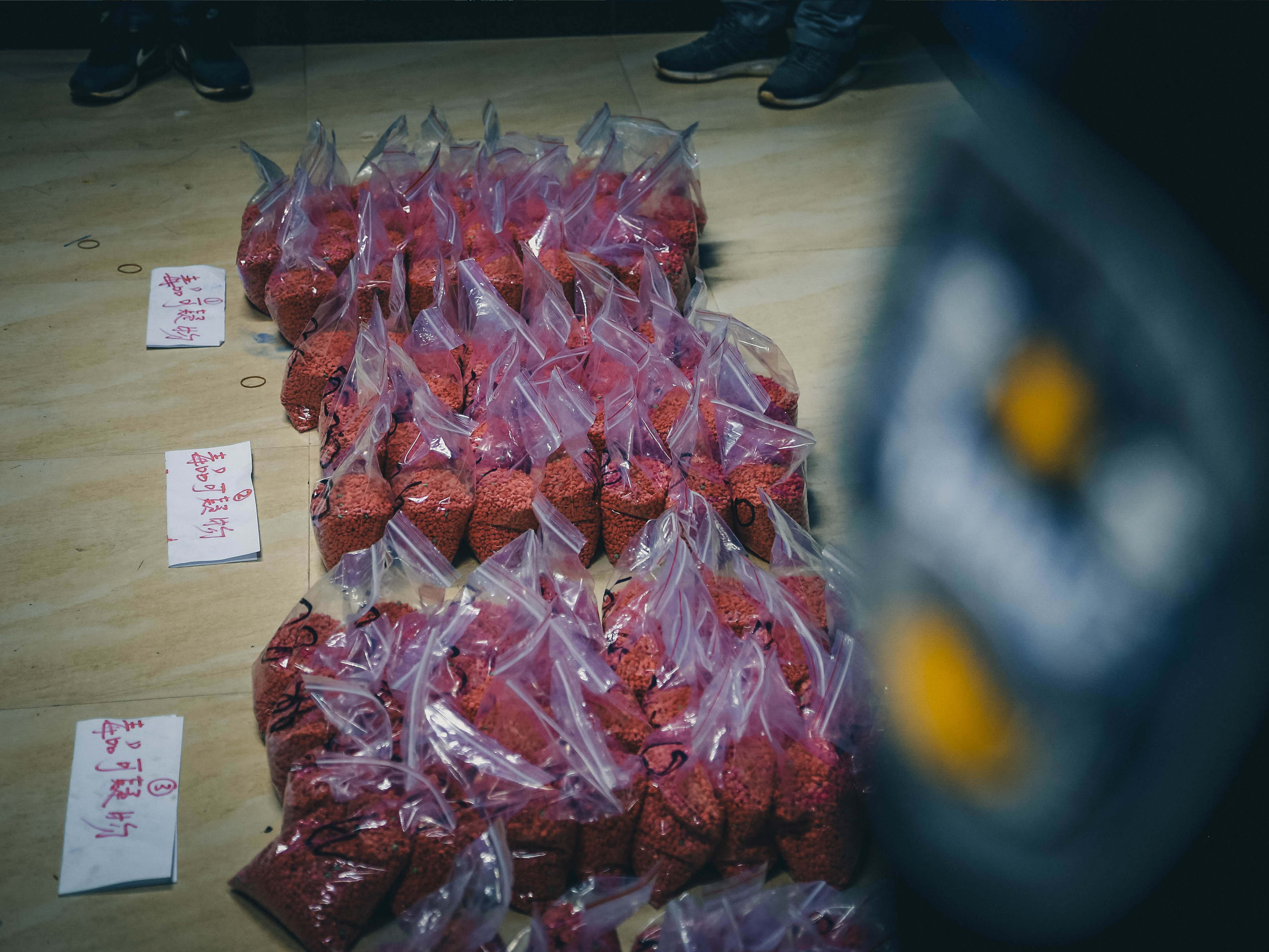 抓获毒贩并对毒品可疑物进行称量
