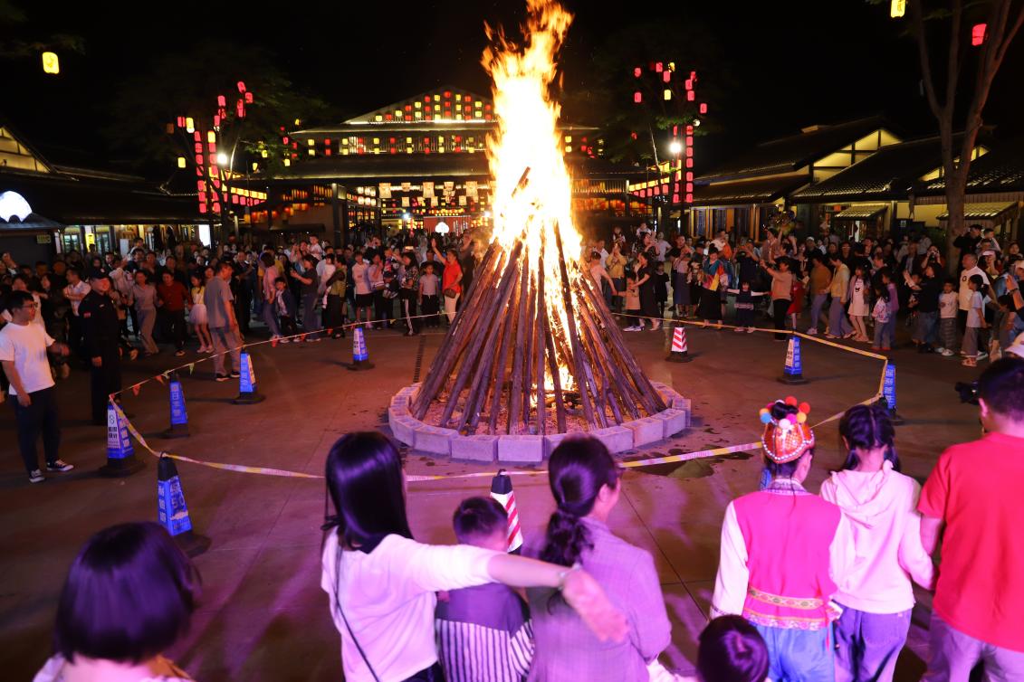 篝火晚会 (2)