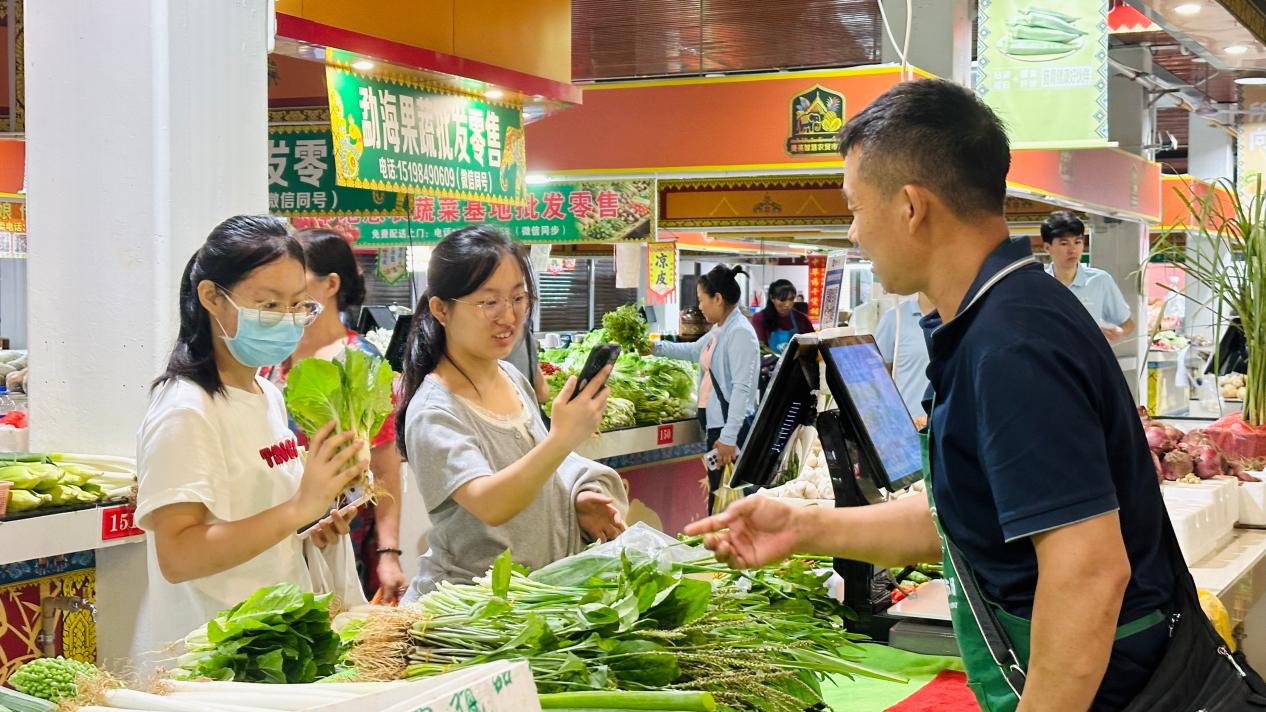 8月7日，市民采购