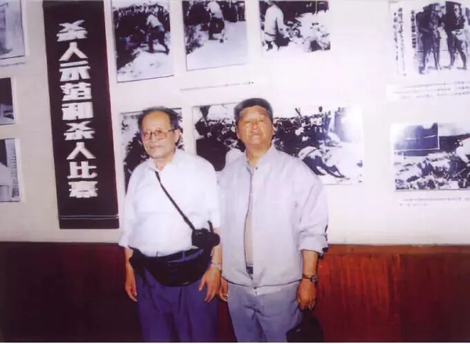20世纪90年代，罗瑾（左）和吴旋（右）在南京重逢时拍下的合影。