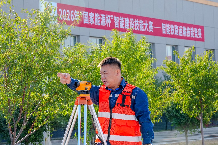 3铁路桥随工明桥面上拱度测量比赛现场(新朔铁路)