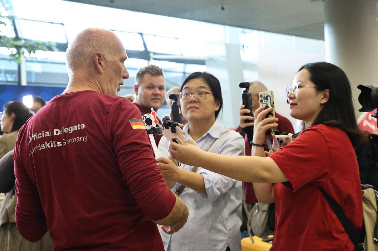 多支參賽隊伍陸續抵達上海，參加即將開幕的第48屆世界技能大賽。 新華社記者方喆攝