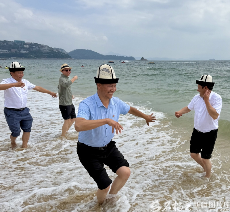 凌晨两点，深圳游客在昆仑山上被新疆牧民所救，后续来了……