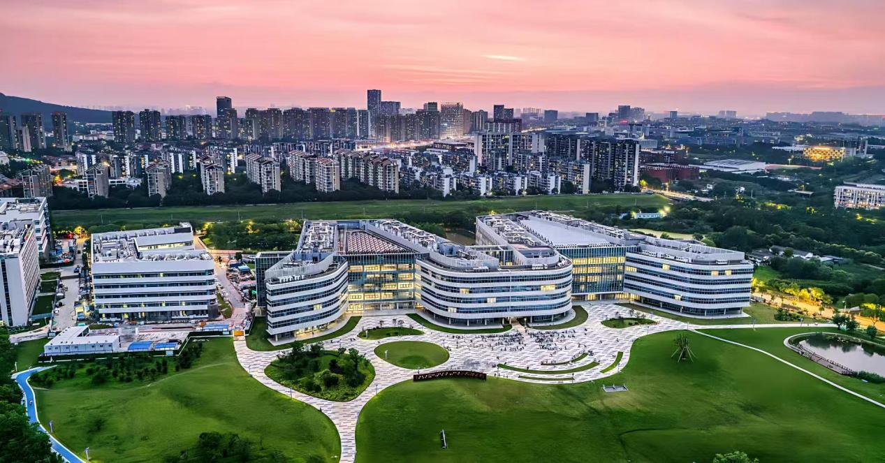 中国药科大学江宁校区兴药楼。孙凌摄